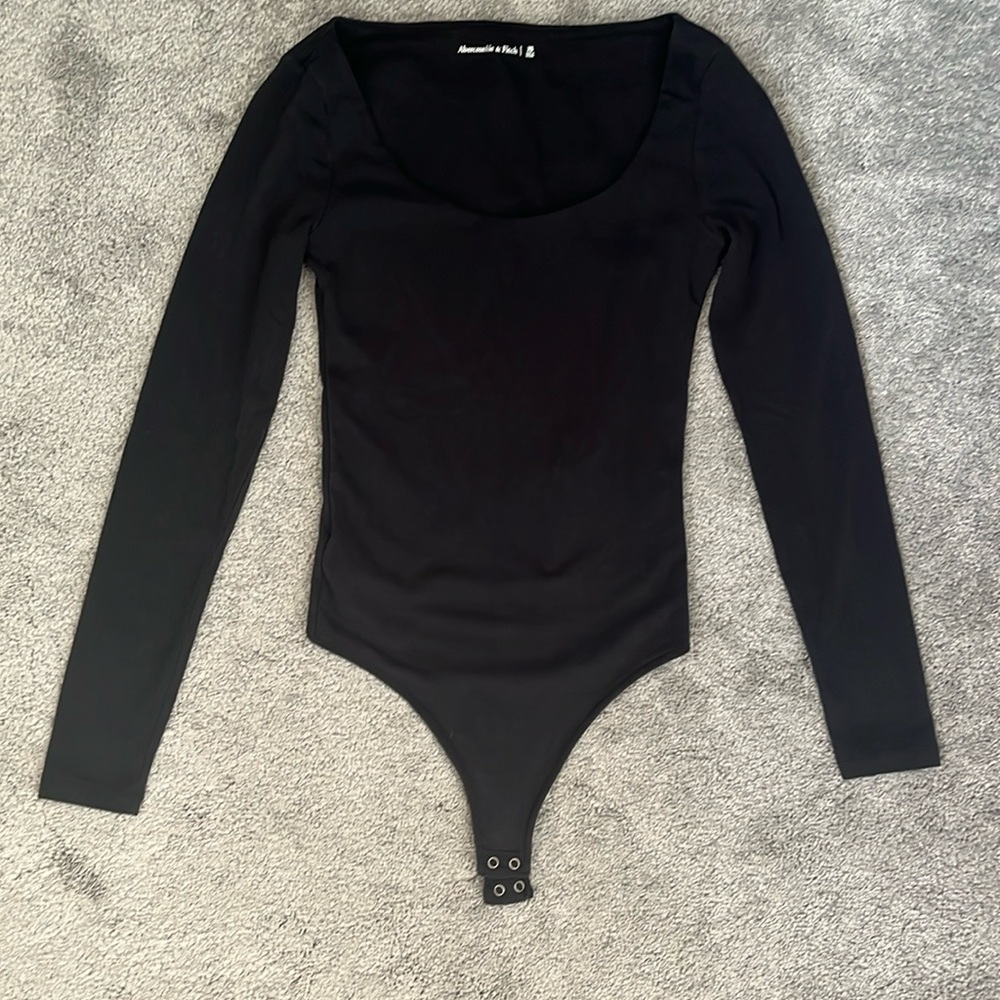 Abercrombie Long-Sleeve Cotton-Blend Seamless Fabric Scoopneck Bodysuit